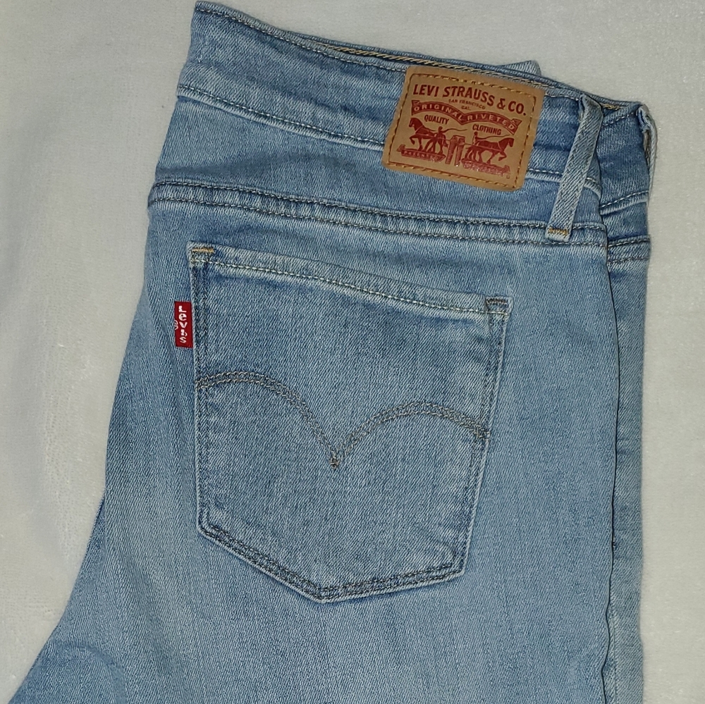 Light Wash Levi 711 Skinny Jeans